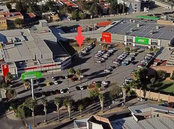 Local comercial · 876m² · Local en Plaza Comercial Walmart Express (Superama) Lomas 4ta Slp