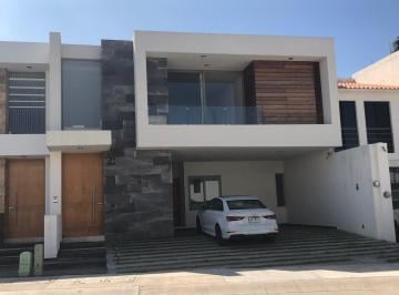 Casa · 312m² · 3 Recámaras · 4 Estacionamientos · Casa en Fraccionamiento Miravalle