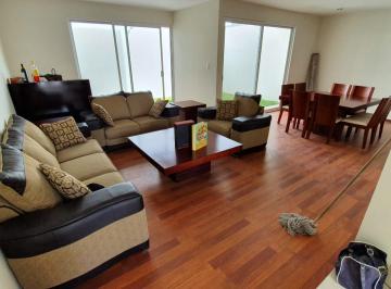 Casa · 232m² · 2 Estacionamientos · Casa en Venta en San Angel I