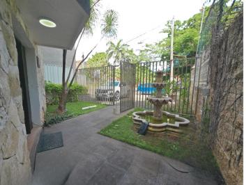 Casa · 410m² · 4 Recámaras · 3 Estacionamientos · Venta Casa en Av Nader, Cancún