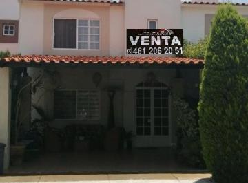 Casa de 3 habitaciones, Celaya · Venta de Casa en Fraccionamiento Real de Arboledas