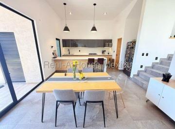 Casa de 4 habitaciones, Querétaro · Lomas de Juriquila - Venta. Casa con 4 Recámaras 1 en Planta Baja y Área de Tv