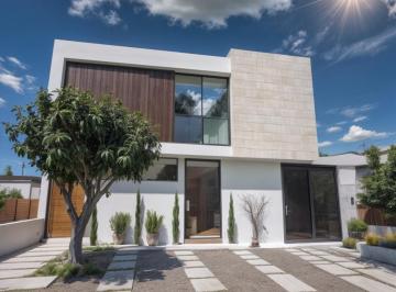 Casa de 4 habitaciones, Querétaro · Casa en Venta en Grand Juriquilla – Totalmente Equipada con Amplio Jardín, 300 m²