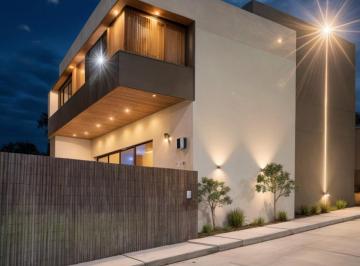 Casa de 3 habitaciones, Corregidora · Casa en Venta en Valle Tinto Residencial, Diseño de Autor, Esquina, Lujo!