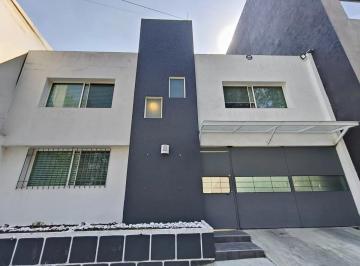 Casa · 166m² · 3 Recámaras · 2 Estacionamientos · Casa en Venta en Lomas de Atizapán, Atizapán de Zaragoza – Remodelada, Moderna y Lista Para Habitar