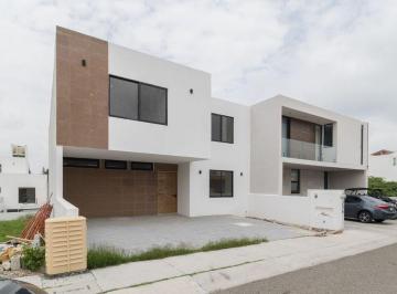 Casa · 266m² · 4 Recámaras · 3 Estacionamientos · Casa en Venta en Lomas Juriquilla Querétaro