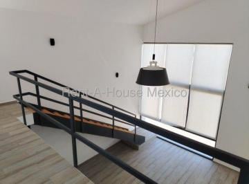 Departamento de 3 habitaciones, Corregidora · Colinas del Bosque. Venta - Departamento de 2 Pisos con 3 Recámaras y Amenidades