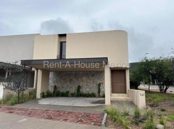Casa de 4 habitaciones, Querétaro · Casa de 4 Recámaras con 1 en Planta Baja - Venta, Altozano