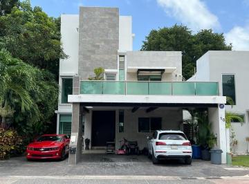 Casa · 344m² · 5 Recámaras · 3 Estacionamientos · Casa en Venta Residencial Cumbres