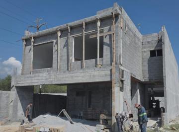 Casa · 390m² · 4 Recámaras · 3 Estacionamientos · Casa en Venta en Bosques de Las Misiones Sector Olivos, Monterrey Nl