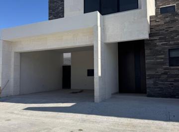 Casa de 3 habitaciones, Saltillo · Casa con 3 Recámaras con Baño Cada Una y Cuarto de Servicio en Monte Sabino