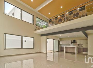 Casa · 258m² · 3 Recámaras · 2 Estacionamientos · Casa Nueva en Venta con Recamara en Planta Baja, Lomas de Cuernavaca