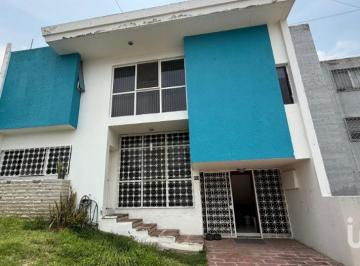 Casa · 280m² · 4 Recámaras · 1 Estacionamiento · Casa en Venta en Colonia Jardines del Sol.