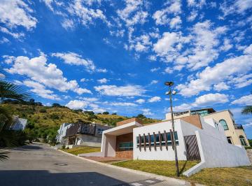 Casa en condominio de 4 habitaciones, Tlajomulco de Zúñiga · Casa en Venta en Lago Nogal, Tlajomulco | 4 Rec, 3 en Planta Baja y Doble Altura