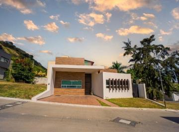 7c4d6935a8c50ac03f78987f75a97aaa466d5b22b2e46e4d7bfa14d3e592ae2e · Casa en Venta en Lago Nogal Tlajomulco | 4 Recámaras y Doble Altura