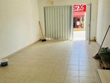 Local comercial · 30m² · 1 Estacionamiento · Venta Local Comercial en El Ejido Playa del Carmen Cerca a La Carretera y Juarez