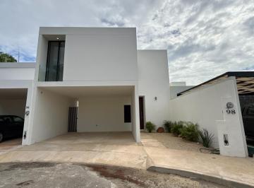 Casa · 189m² · 3 Recámaras · 2 Estacionamientos · Venta de Casa en Cholul Mérida Yucatán