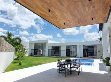 Casa de 6 habitaciones, Querétaro · Residencia Una Sola Planta en Venta en Balcones de Juriquilla $29.5 Mdp - T: 1,571 m² / C: 800 m²