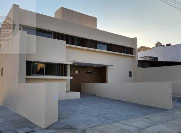 Casa · 153m² · 3 Recámaras · Casa en Esquina, Carlos de La Madrid