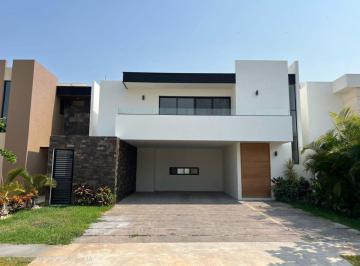 Casa de 4 habitaciones, Mérida · Casa en Venta en Privada Residencial. Cholul, Mérida