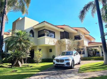 Casa de 4 habitaciones, Zapopan · Hermosa Residencia Frente a Parque en Valle Real