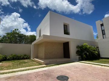 Casa · 216m² · 3 Recámaras · 3 Estacionamientos · Casa en Renta en Cancun Residencial Rio