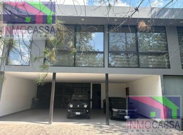 Casa · 7400m² · 4 Recámaras · 3 Estacionamientos · Casa - La Campiña del Bosque
