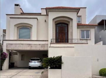 Casa · 4 Recámaras · 2 Estacionamientos · Venta de Casa en Residencial San Francisco con Vista Al Campo de Golf