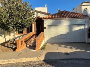 Casa · 353m² · 3 Recámaras · 2 Estacionamientos · Casa en Venta en Jardines de San Francisco