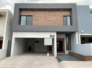 Casa · 325m² · 3 Recámaras · 2 Estacionamientos · Venta de Casa en Bosques del Valle 1