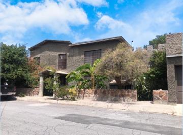 Casa · 179m² · 4 Recámaras · 2 Estacionamientos · Venta de Casa Col Cuarteles