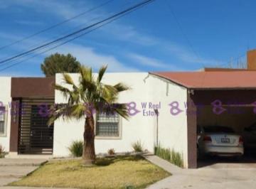 Casa · 247m² · 4 Recámaras · 2 Estacionamientos · Venta de Casa en Campestre del Bosque