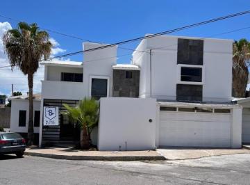 Casa · 206m² · 3 Recámaras · 2 Estacionamientos · Venta de Casa en Cerrada de Campanario 3