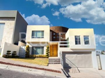 Casa · 398m² · 4 Recámaras · 4 Estacionamientos · Casa con Alberca en Rincón de Las Lomas