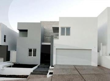Casa · 426m² · 4 Recámaras · 2 Estacionamientos · - Venta de Casa en Bosques de San Francisco