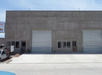 Bodega comercial · 450m² · 2 Estacionamientos · Bodega en Renta