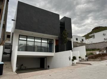 Casa · 250m² · 3 Recámaras · 2 Estacionamientos · Venta de Casa en Asturias Cerrada de Navia
