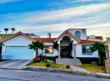 Casa · 450m² · 3 Recámaras · 2 Estacionamientos · Venta de Residencia en Fracc Exclusivo Haciendas Etapa III