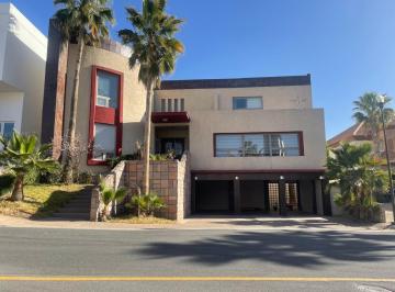 Casa · 720m² · 5 Recámaras · 6 Estacionamientos · Venta de Residencia en Fracc Exclusivo San Francisco Country Club con Vista Al Campo de Golf