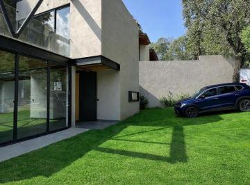 Casa de 4 habitaciones, Valle de Bravo · Casa con 335 m² de Terreno, 4 Recámaras en Venta en Avandaro