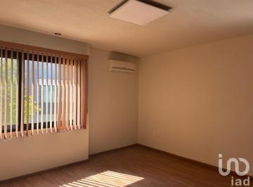 Casa · 250m² · 3 Recámaras · 2 Estacionamientos · Casa en Renta en Privada Lomas del Pedregal, Slp