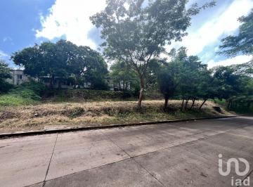 Terreno / Lote · 1000m² · Terreno en Renta en Carretera Costera del Golfo, Col. Emiliano Zapata de San Andrés Tuxtla, Ver.