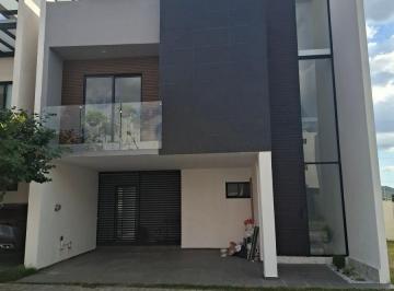 Casa de 4 habitaciones, San Andrés Cholula · Bonita Casa en Venta en Lomas de Angelópolis. Moderna. Cluster con Alberca.