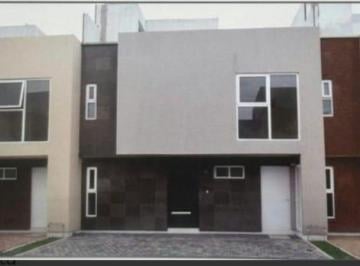 Casa · 141m² · 3 Recámaras · 2 Estacionamientos · Venta Casa en Fraccionamiento Metepec