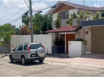 Casa de 4 habitaciones, León · Arbide Casa en Rta 450 m² P. Consultorios, Uso Officinas, 4 Rec. Amplisimas, 4 Autos Jardin Amplio