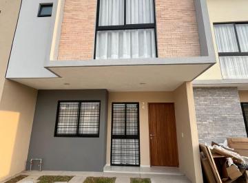 Casa · 119m² · 3 Recámaras · 2 Estacionamientos · Hermosa Casa en Coto Privado con Excelente Ubicación