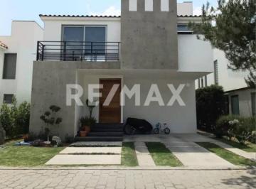 Casa en condominio · 347m² · 3 Recámaras · 3 Estacionamientos · Casa en Venta en Metepec - (4)
