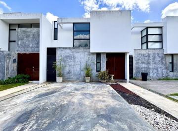 Casa de 2 habitaciones, Mérida · Casa en Venta a 1 Min de Periferico, en Residencial Sac - Uh