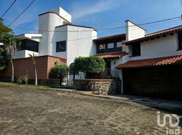 Casa · 605m² · 6 Recámaras · 4 Estacionamientos · Casa en Venta en Vista Hermosa Cuernavaca Fraccionamiento Cerrado en Zona Dorada