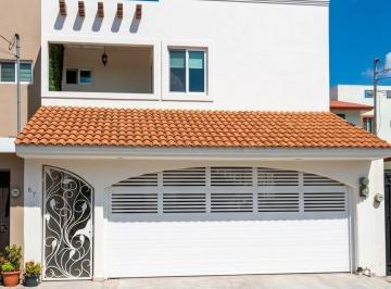 Casa de 4 habitaciones, Boca del Río · Casa en Venta en El Fraccionamiento Jardines de Virginia